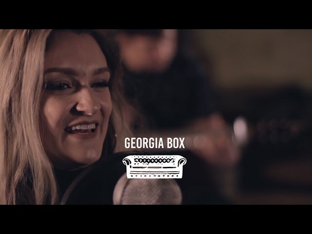 Georgia Box - Royals (Lorde Cover) LIVE Ont' Sofa at Stereo 92