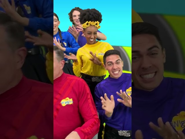 Wheels on the Bus 🚌 with our friends @thewiggles Beep beep! #shorts #wheelsonthebus #nurseryrhymes