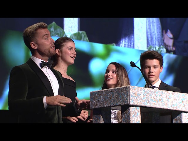 Lance Bass and the CHICKEN GIRLS at the 2017 Environmental Media Awards