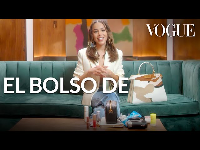 Inside Danna Paola´s Bag | El bolso de | Vogue México y Latinoamérica
