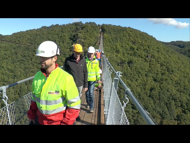 28.09.2015  Auf der Hängeseilbrücke. Besucherzentrum