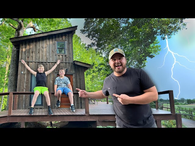 Staying In A Treehouse During A Tornado! 🌪️