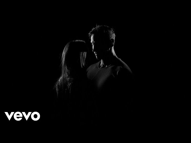 Ricky Martin - Tiburones (Official Lyric Video)