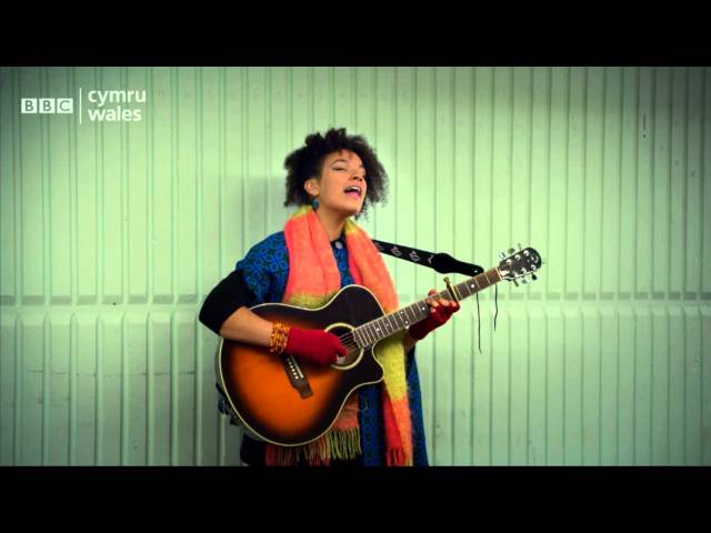 Kizzy Crawford performs 'Calon Lân' -  6 Nations Italy - BBC Cymru Wales