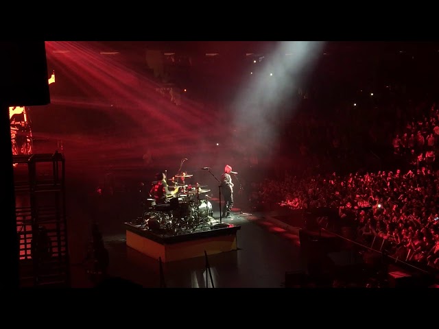 twenty one pilots - stressed out [live]