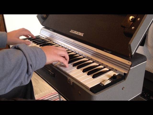 Emigrantvisa - Silvertone keyboard (organ)