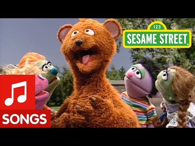 Sesame Street: Baby Bear sings "How Do You Do?"