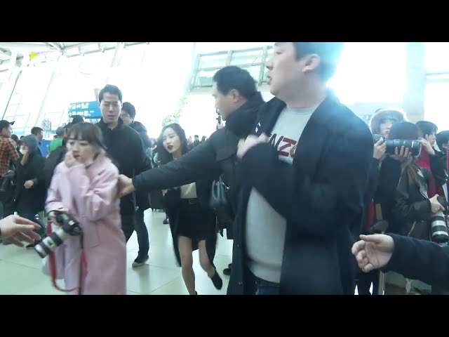 "시크에 반하다"…방탄소년단, 개성만점 출국길 #방탄소년단 #BTS [디패짤]