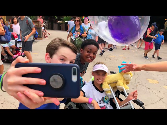 Random Acts of Magic with the Stars of Raven's Home | WDW Best Day Ever