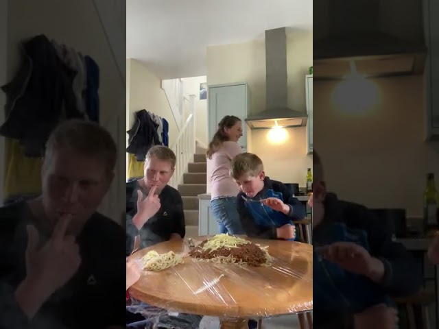 Family Serves Pasta on Clingfilm-Covered Table as Part of 'Messy Dinner Trend'