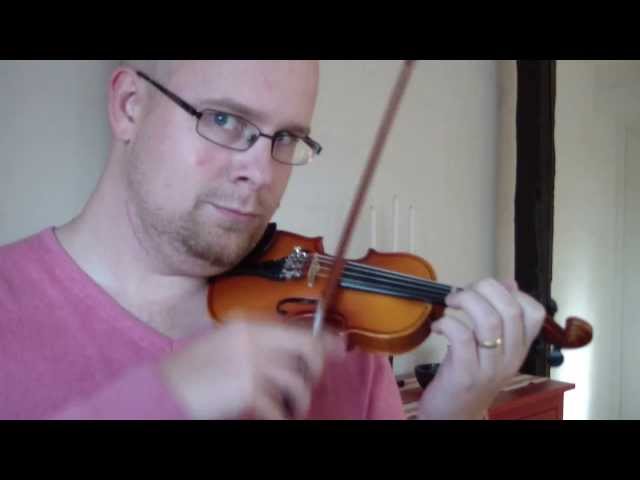 Playing a tiny 1/32-violin - The Drunken Sailor