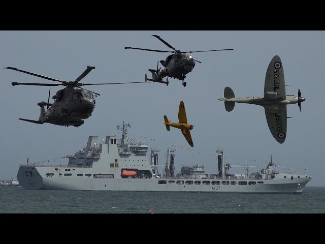 British warship fires gun salute before aircraft fly-past ⚓