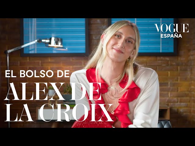 Qué lleva en su bolso Alex de la Croix | VOGUE España