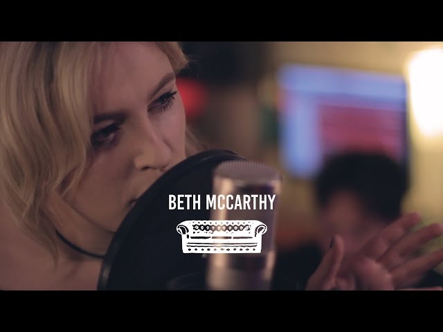 Beth McCarthy - Somebody That I Used To Know (Gotye Cover) LIVE at Ont' Sofa Studios