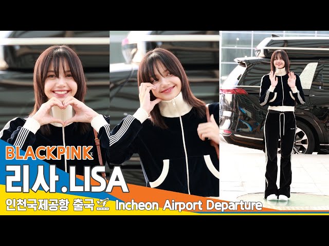 #BLACKPINK #LISA a very bright smile~ Smile✈ Departure 23.12.13 #Newsen