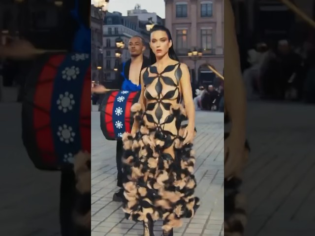 Katy Perry: su arriesgado vestido en #VogueWorld