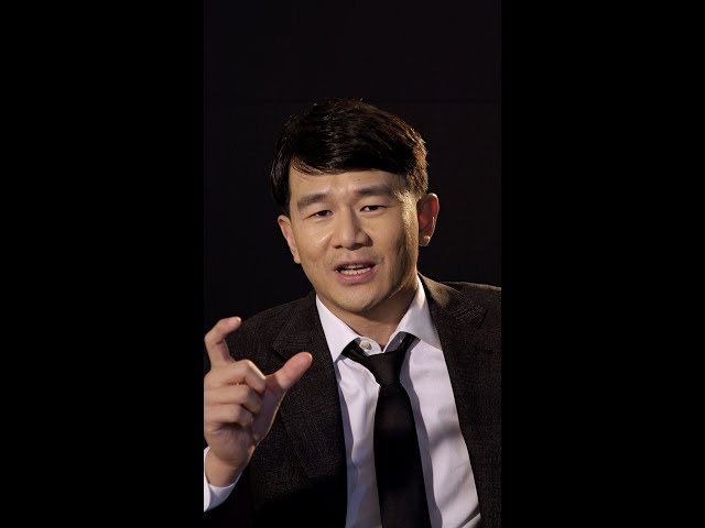 Drop your flashlight recs in the comments #NetflixIsAJokeFest #RonnyChieng