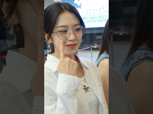 My glasses are the prettiest, right? #ive #anyujin #디스패치 #kpop #dispatch #dipe