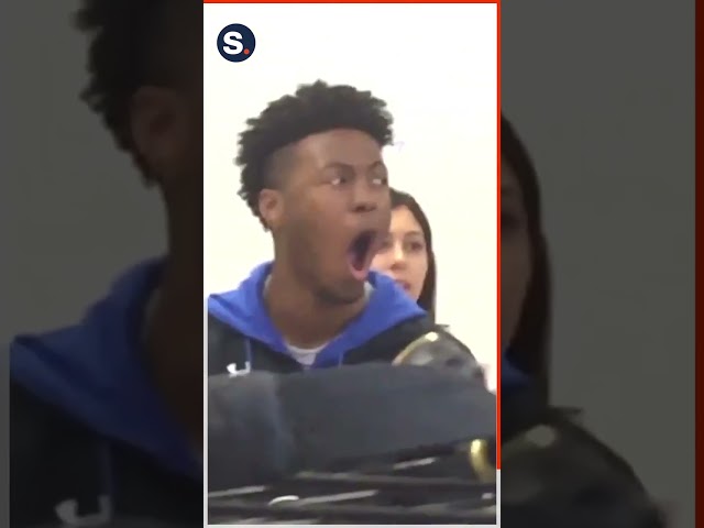Student Has Incredible Reaction to Animals in Zoology Class