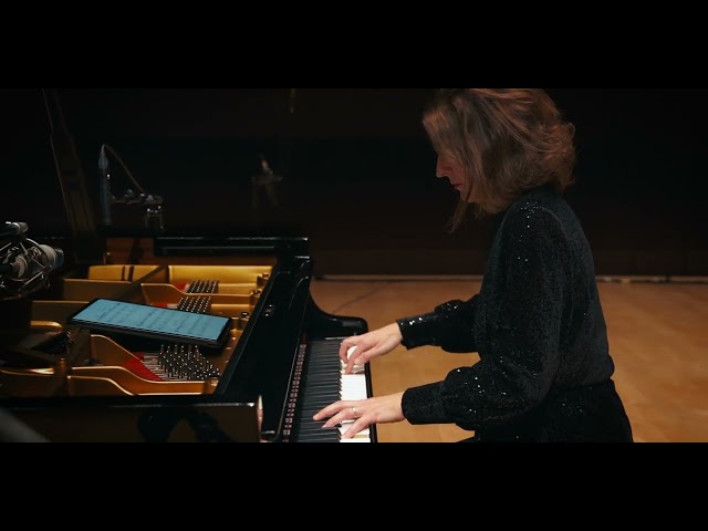 Vanessa Wagner - Gotham Lullaby [Meredith Monk, transcribed for solo piano by Vanessa Wagner]
