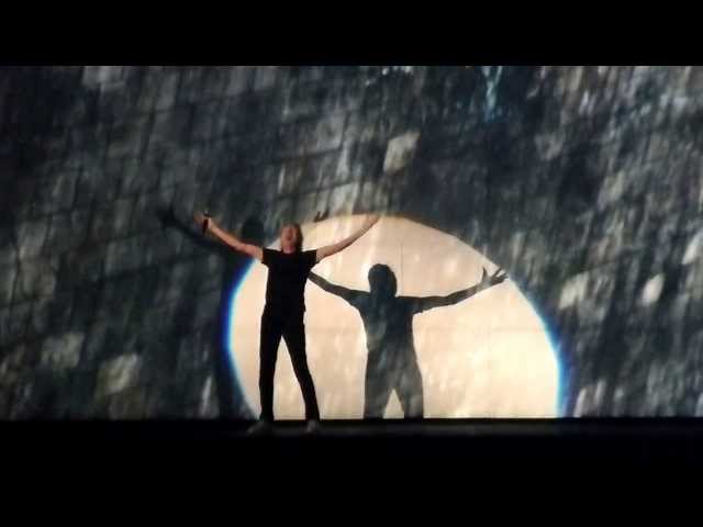 Roger Waters - Comfortably Numb (Oslo, Norway 2013) HD