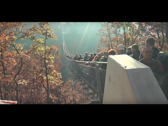 In 100m Höhe Brückengespräche. Anflug mit Film-Drohne