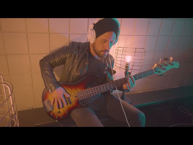 Papa Roach - Kill The Noise bass guitar playthrough by Tobin Esperance