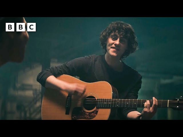 'Estella' performed by **** The Factory | This Town – BBC