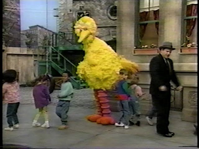 Sesame Street - Jason Alexander Plays a Game with Big Bird and the Kids