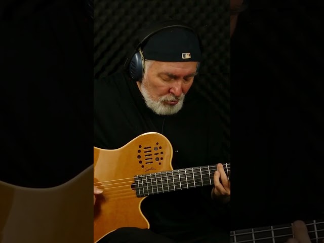 When you're playing #BillieJean intro using two-hand tapping technique - #fingerstyleguitar #shorts