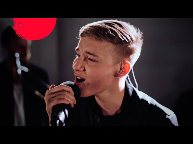 Isac Elliot: Tired Of Missing You, Baby I, Glitter, Just Can't Let Her Go (livenä Nova Stagella)