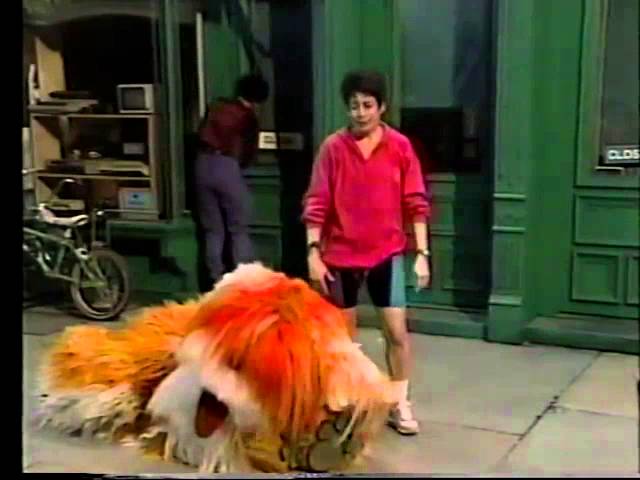 Sesame Street: Linda Goes Running (1994)