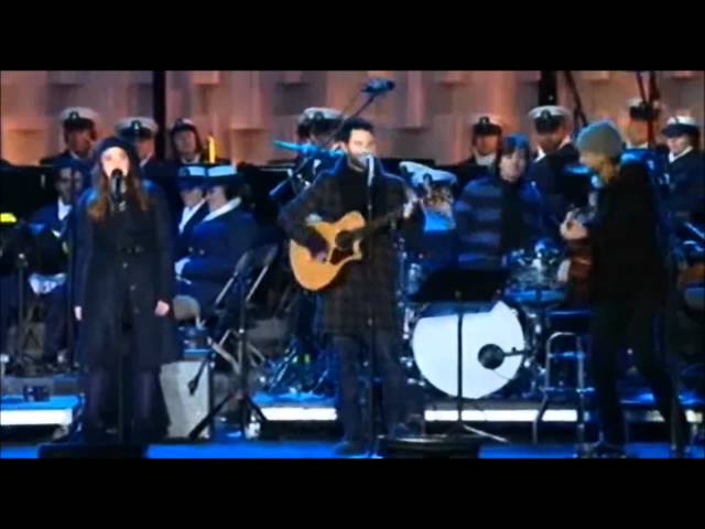 Adam Levine (Maroon5) & Sara Bareilles - Happy Christmas (Live)
