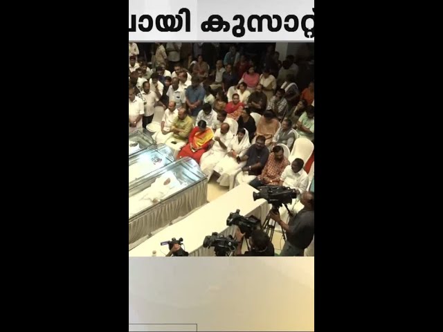 കൂട്ടുകാർക്ക് കാമ്പസിന്റെ അവസാന യാത്രയയപ്പ്