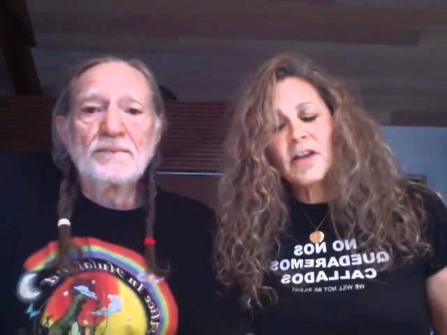 WIllie and Annie Nelson stand with the 99%