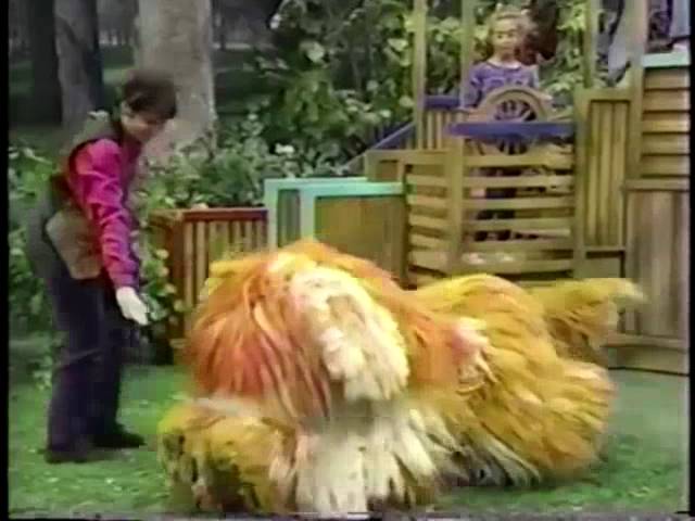 Sesame Street: Linda Plays with Barkley (1996)