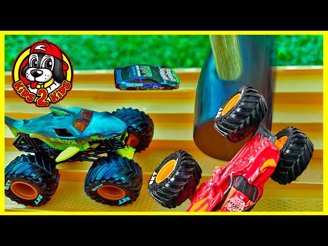 MONSTER TRUCKS VS RACE CARS 🔨 Smashing Hammer, Swinging Pendulum Race (Monster Jam & Hot Wheels)