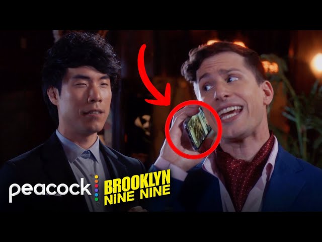Spotted: Jake pretending to be on the phone 😭 | Brooklyn Nine-Nine